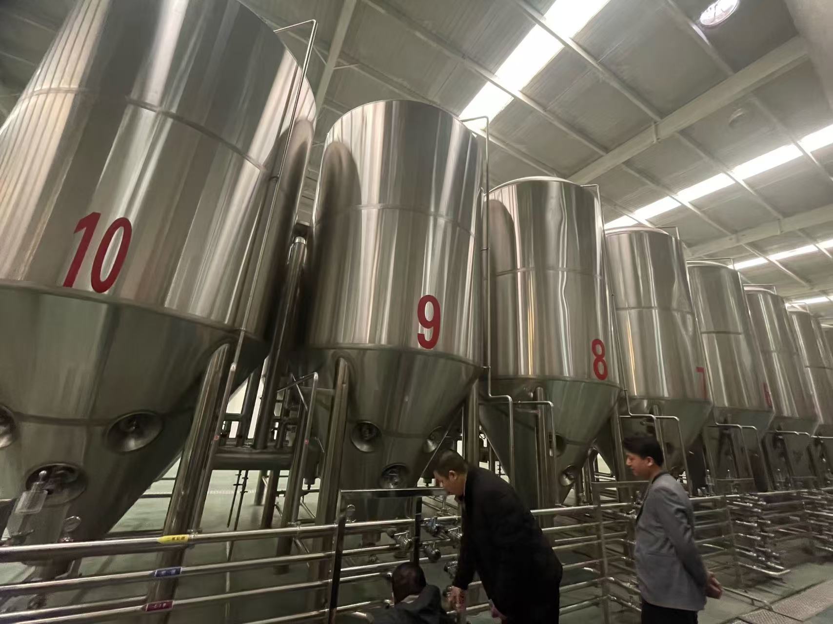奉节精酿啤酒设备厂—平面布置、设备设计、制造、调试、培训等一条龙服务